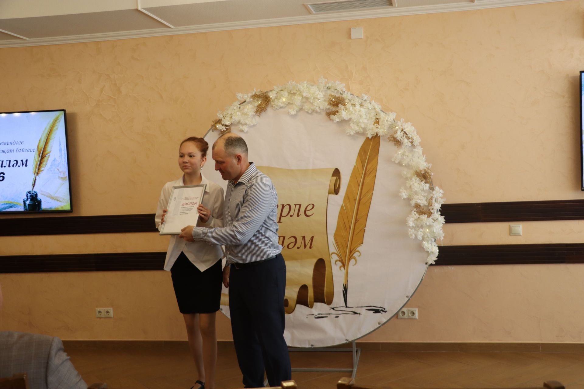 Иҗатка канат куючы бәйге