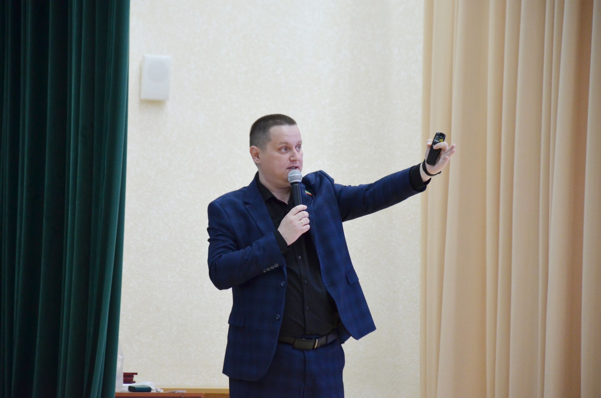 Яшьләр белән ачыктан-ачык сөйләшү: идеяләр туплау һәм киләчәккә караш