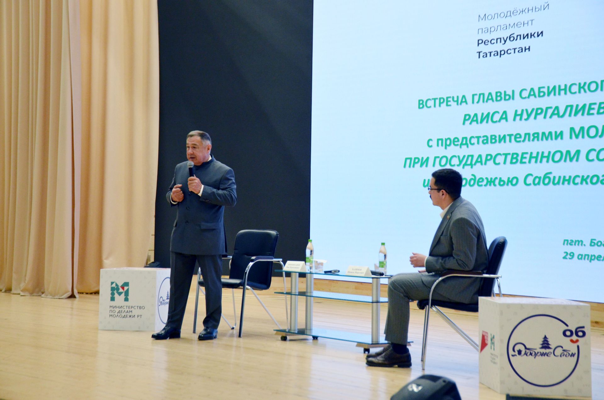 Яшьләр белән ачыктан-ачык сөйләшү: идеяләр туплау һәм киләчәккә караш