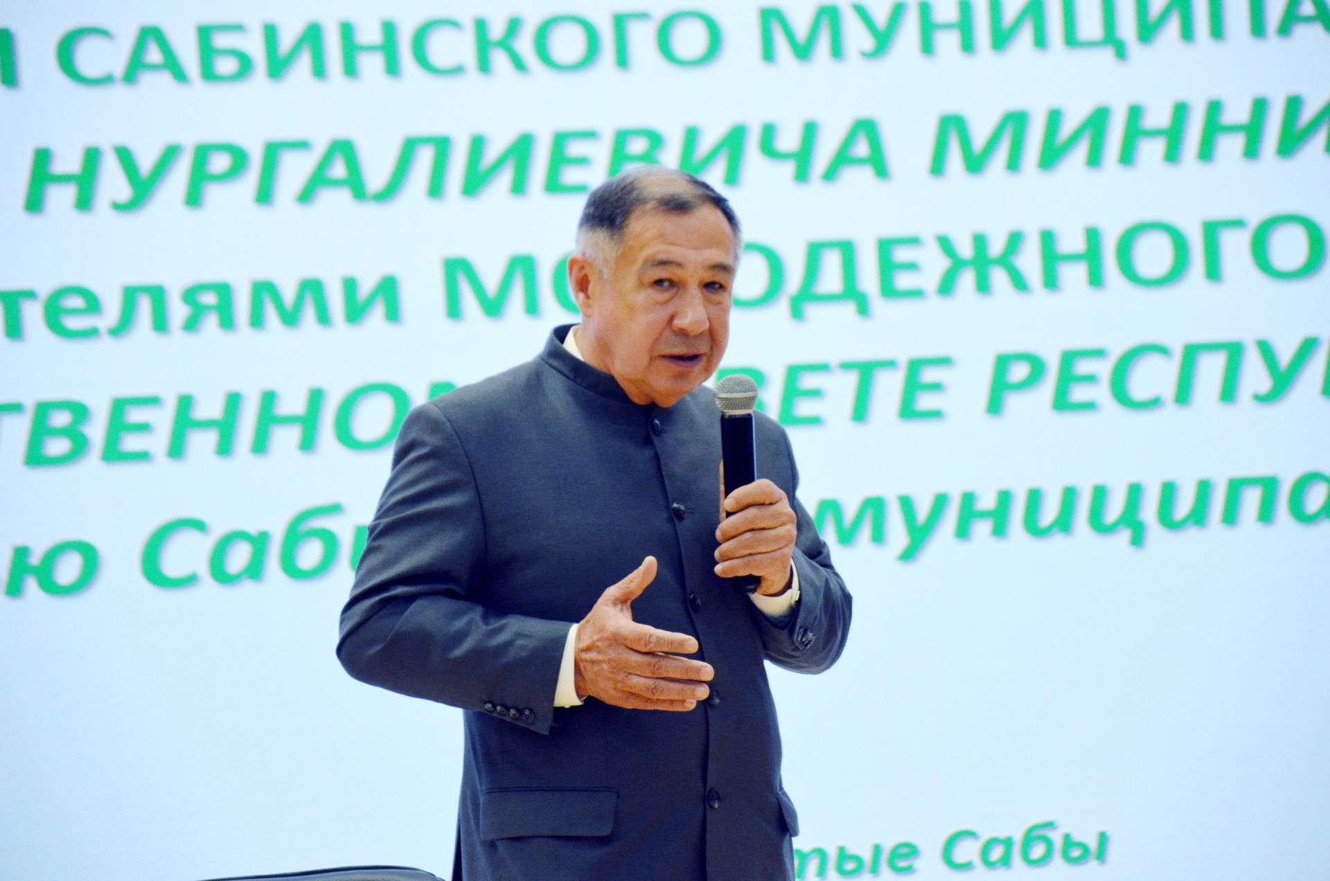 Яшьләр белән ачыктан-ачык сөйләшү: идеяләр туплау һәм киләчәккә караш