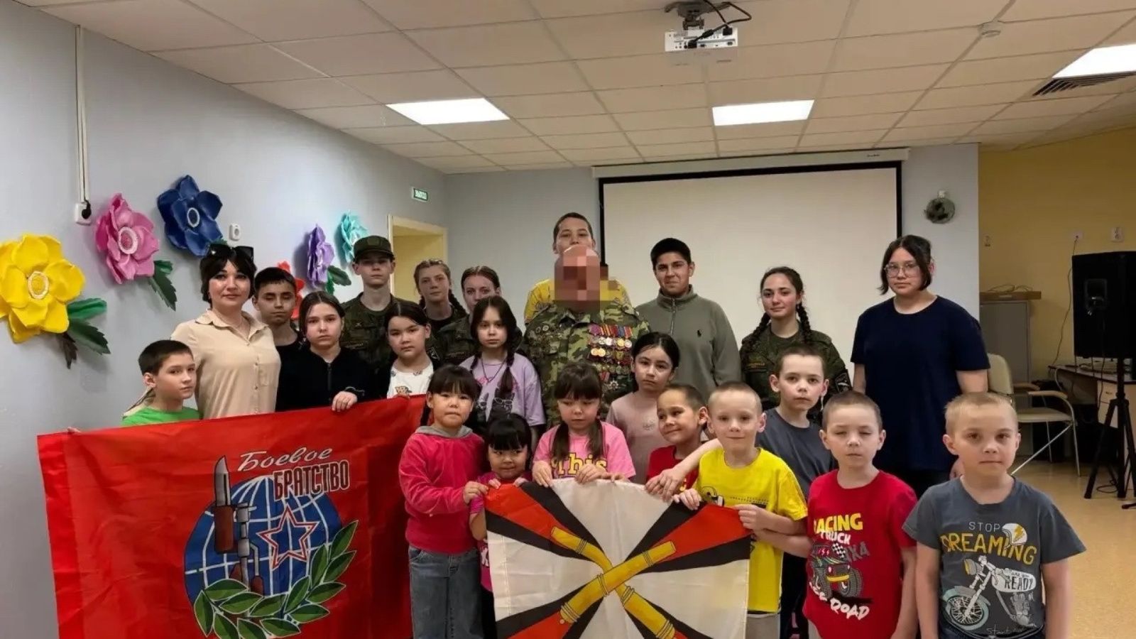 «Тургай» балалар приютында  махсус хәрби операциядә катнашучы  Илгизәр Гарифуллин  белән очрашу узды