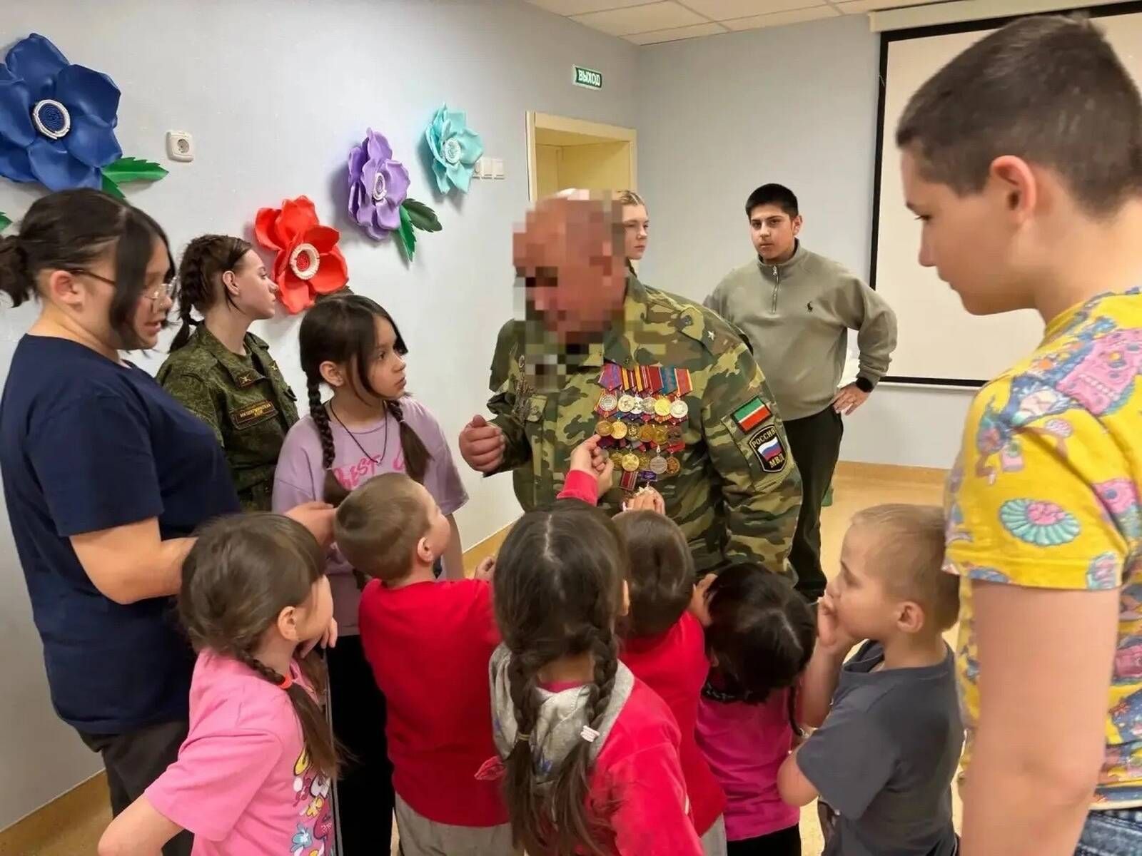 «Тургай» балалар приютында  махсус хәрби операциядә катнашучы  Илгизәр Гарифуллин  белән очрашу узды
