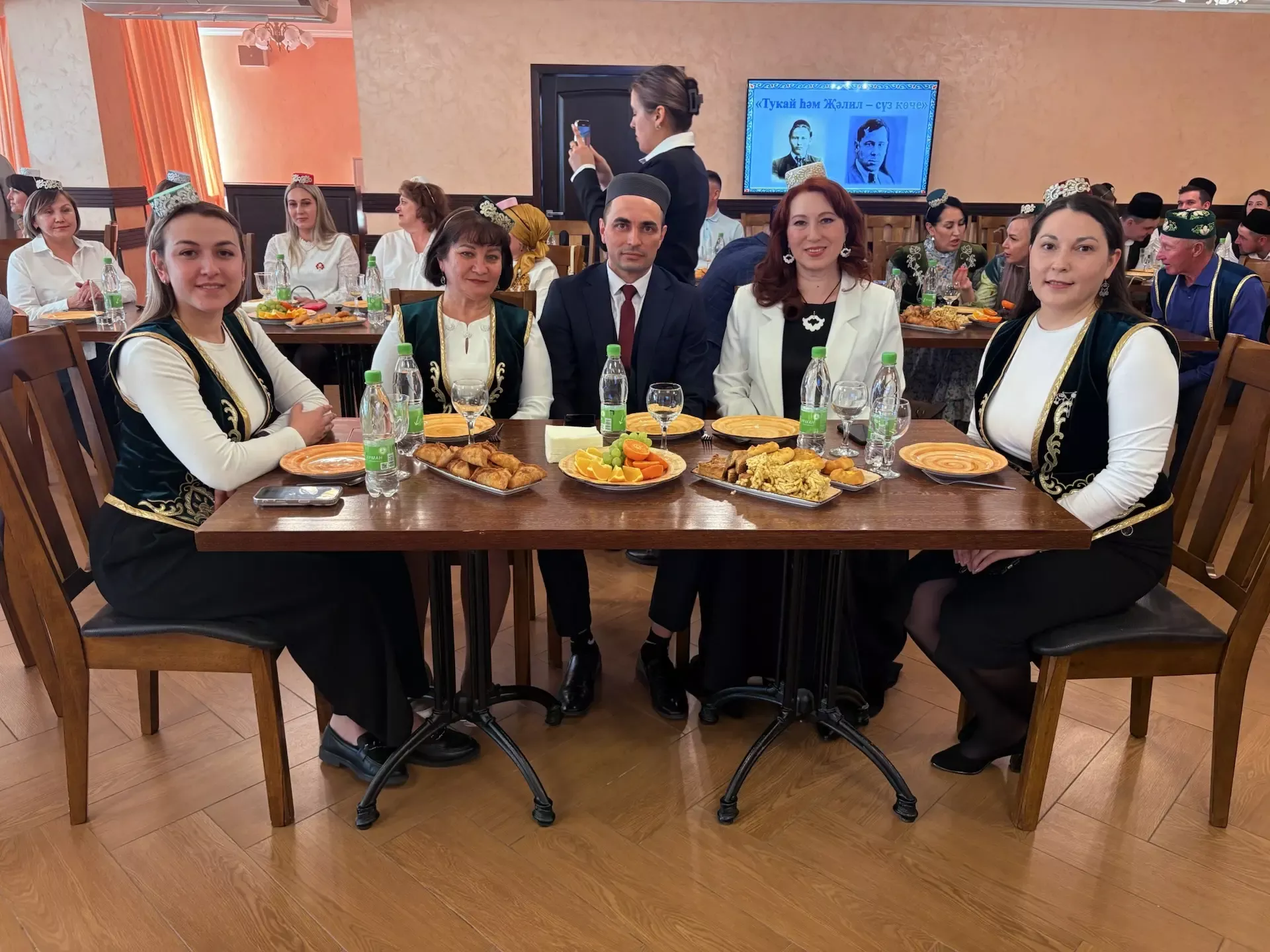 “Сабантуй” спорт-мәдәни комплексында “Яшьлек” яшьләр үзәге тарафыннан Габдулла Тукайга - 140, Муса Жәлилгә - 120 ел тулу уңаеннан квиз уены узды