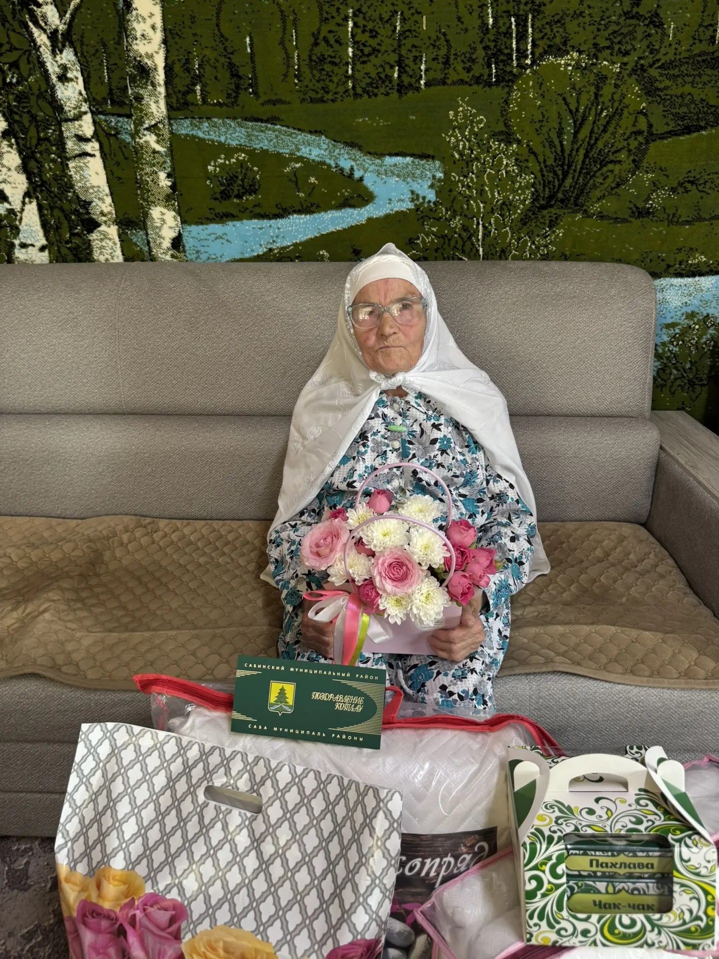 Бүген Мишәбаш авылында яшәүче Сәвия Шәрәфиева үзенең  90 яшьлек олуг юбилеен билгеләп үтә