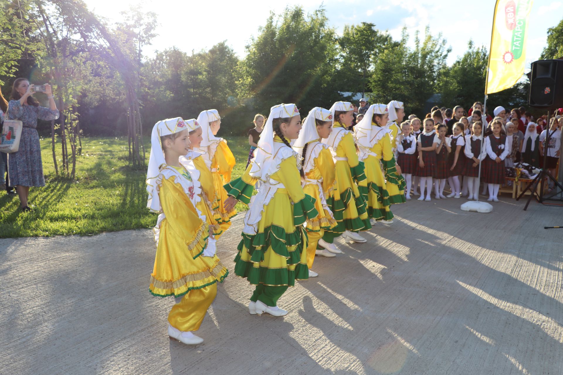 Сабада Балаларны яклау көнендә  Сәнгать мәктәбе укучыларын тәбрикләделәр