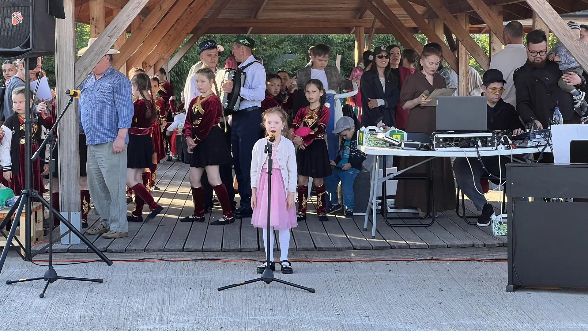 Сабада Балаларны яклау көнендә  Сәнгать мәктәбе укучыларын тәбрикләделәр