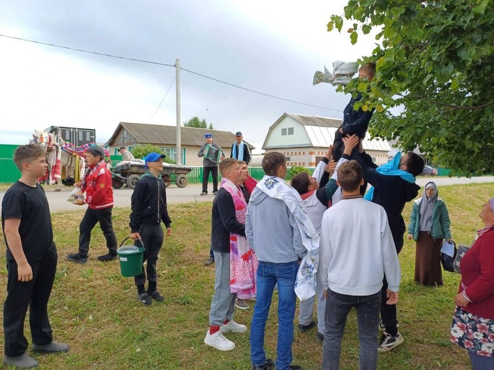 Олы һәм Кече Кибәче авылларында  Сабантуйга бирнә җыйдылар