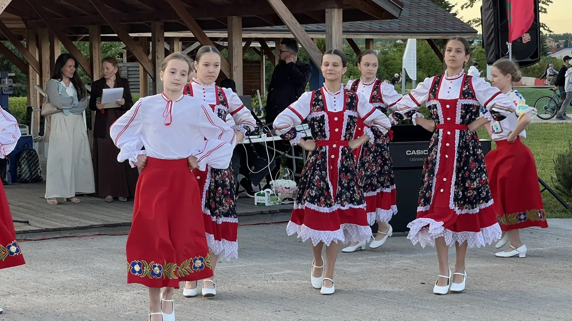 Сабада Балаларны яклау көнендә  Сәнгать мәктәбе укучыларын тәбрикләделәр