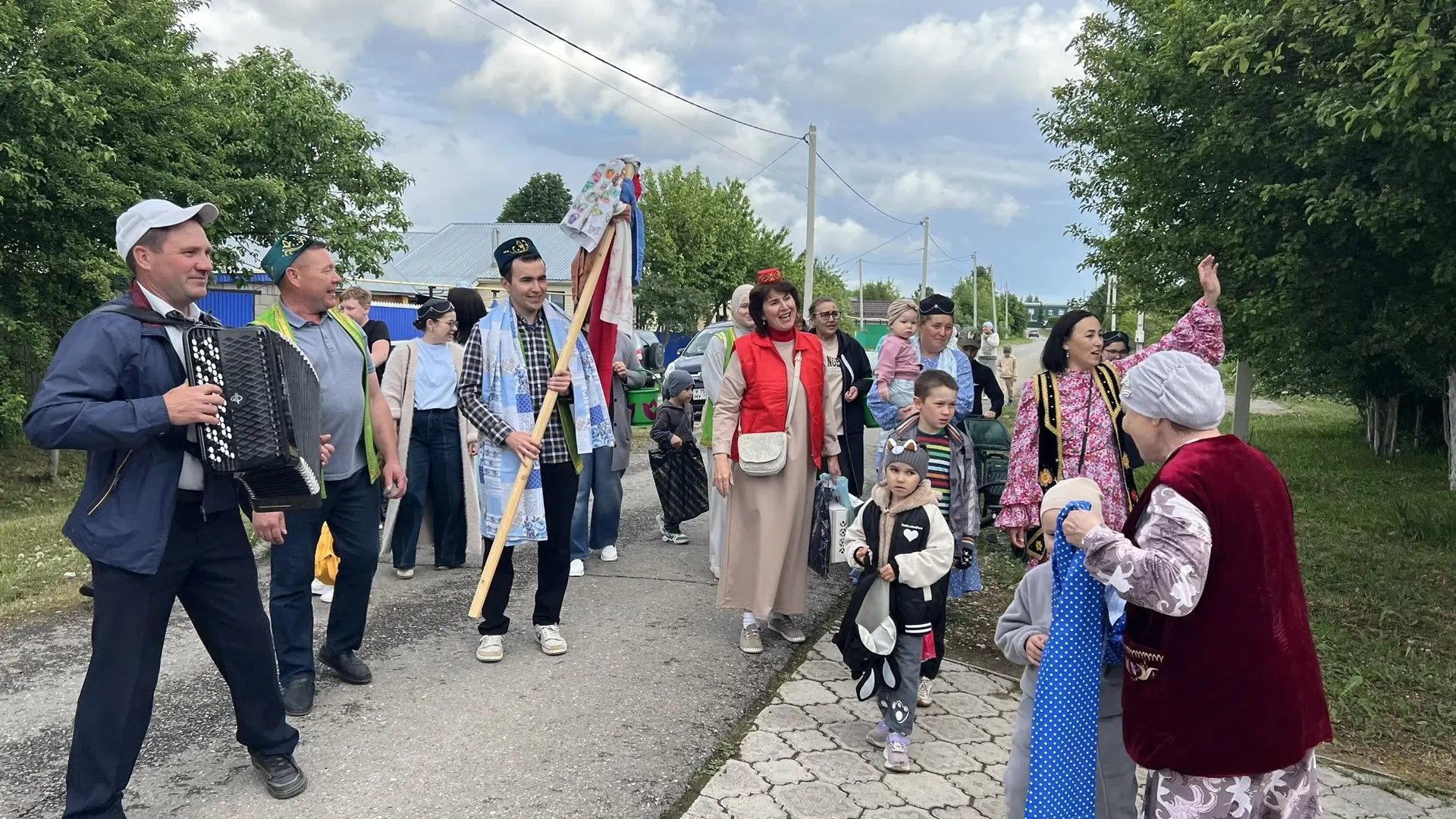 Гимназия коллективы Сабада бирнә җыйды