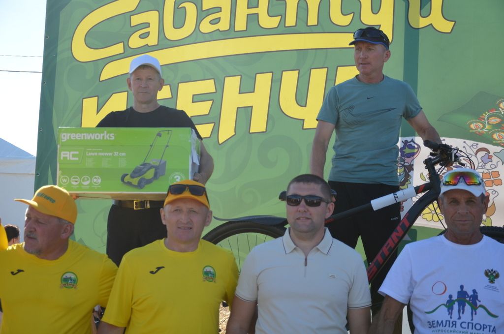 Тауга  каршы  йөгерү, тимер атка  атлану, пленка эченнән мүкәләү – болар барысы да Иләбәр  Сабантуенда гына
