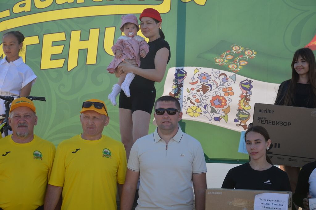 Тауга  каршы  йөгерү, тимер атка  атлану, пленка эченнән мүкәләү – болар барысы да Иләбәр  Сабантуенда гына