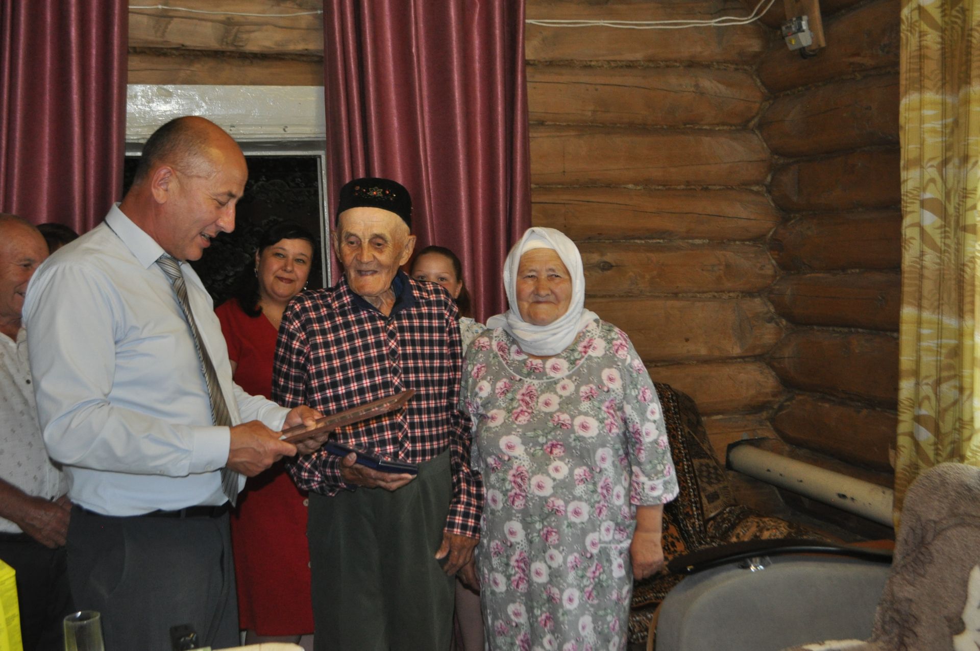 Татар Икшермәсендә яшәүче Рәшидә һәм Мансур Фәрхуллиннар  “Мәхәббәт һәм тугрылык” медаленә лаек булдылар