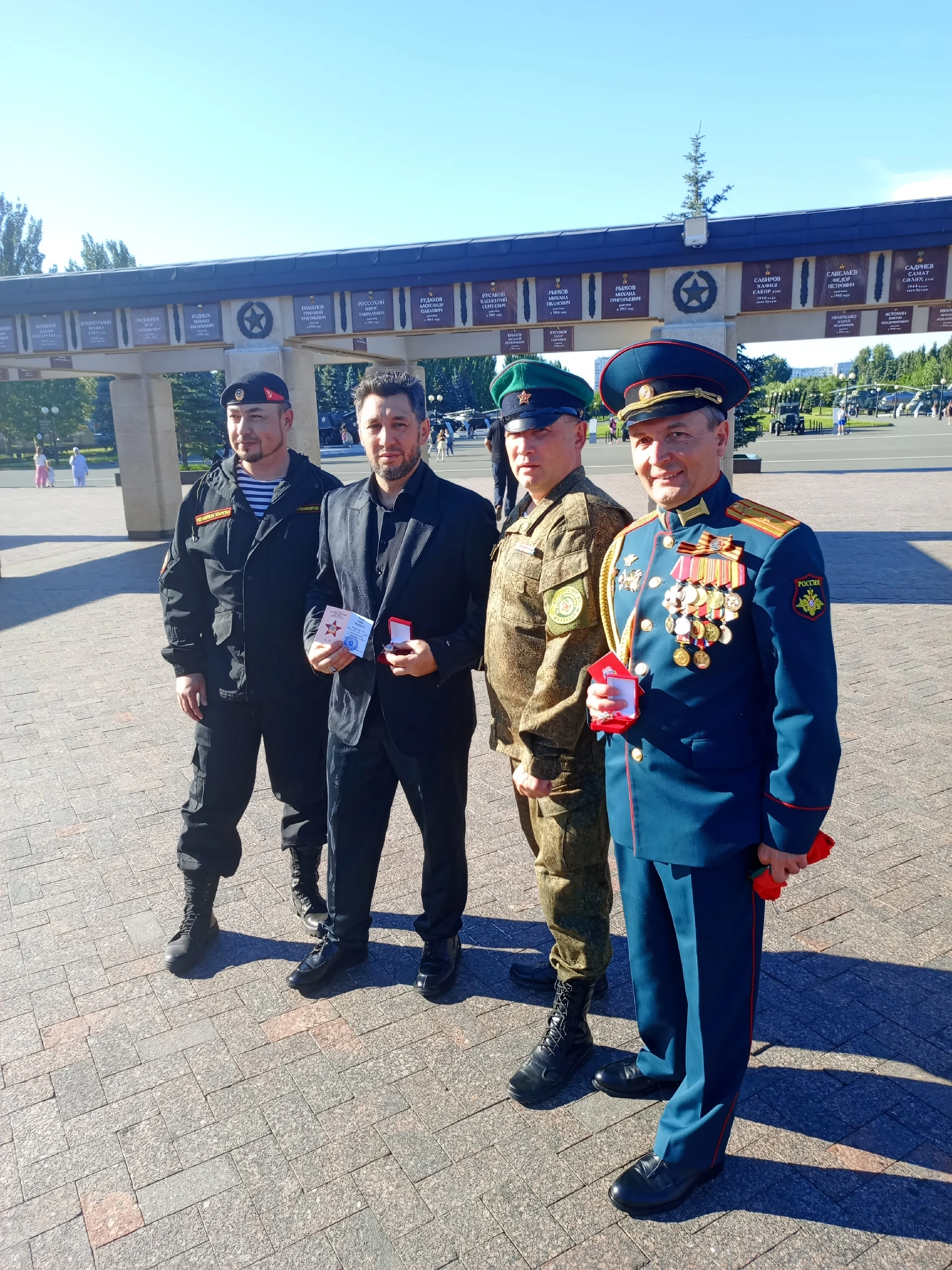Фәһим Бикмиев — Әфганстанда интернациональ бурычын үтәгәне өчен «Сугышчан  туганлык» медале белән бүләкләнде