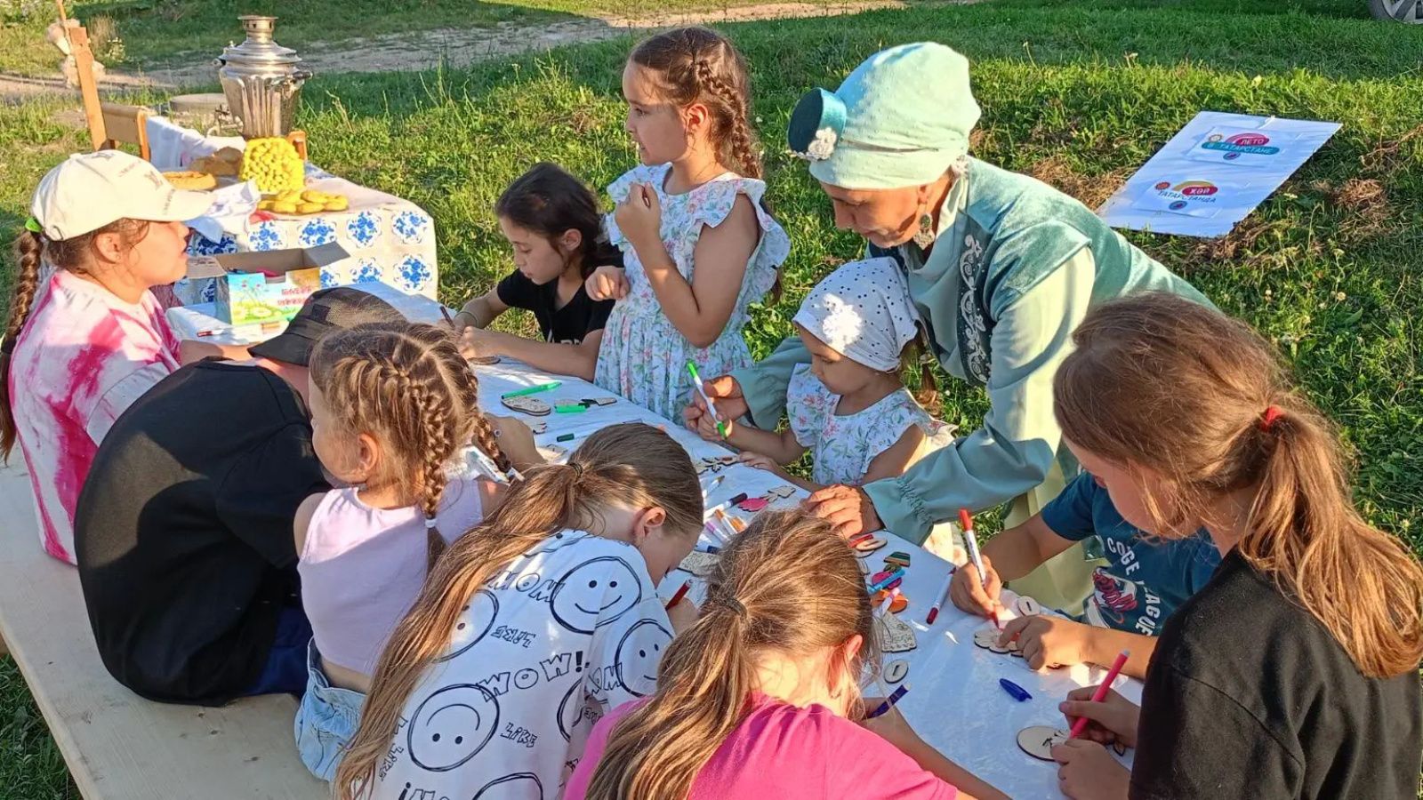 Иске Мичән авылының Зөбәрҗәт чишмәсе янында «Әбиемдә кунакта» исемле күңел ачу кичәсе оештырылды