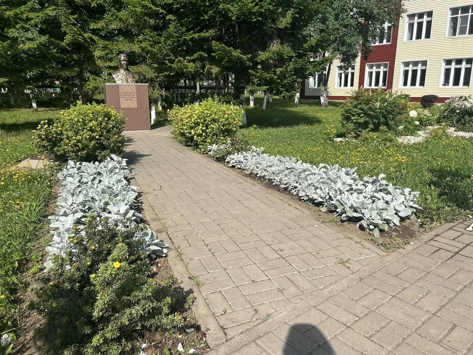 Чәчәкләр дөньясында сәяхәт: Саба гимназиясендә купшы бакча барлыкка килде