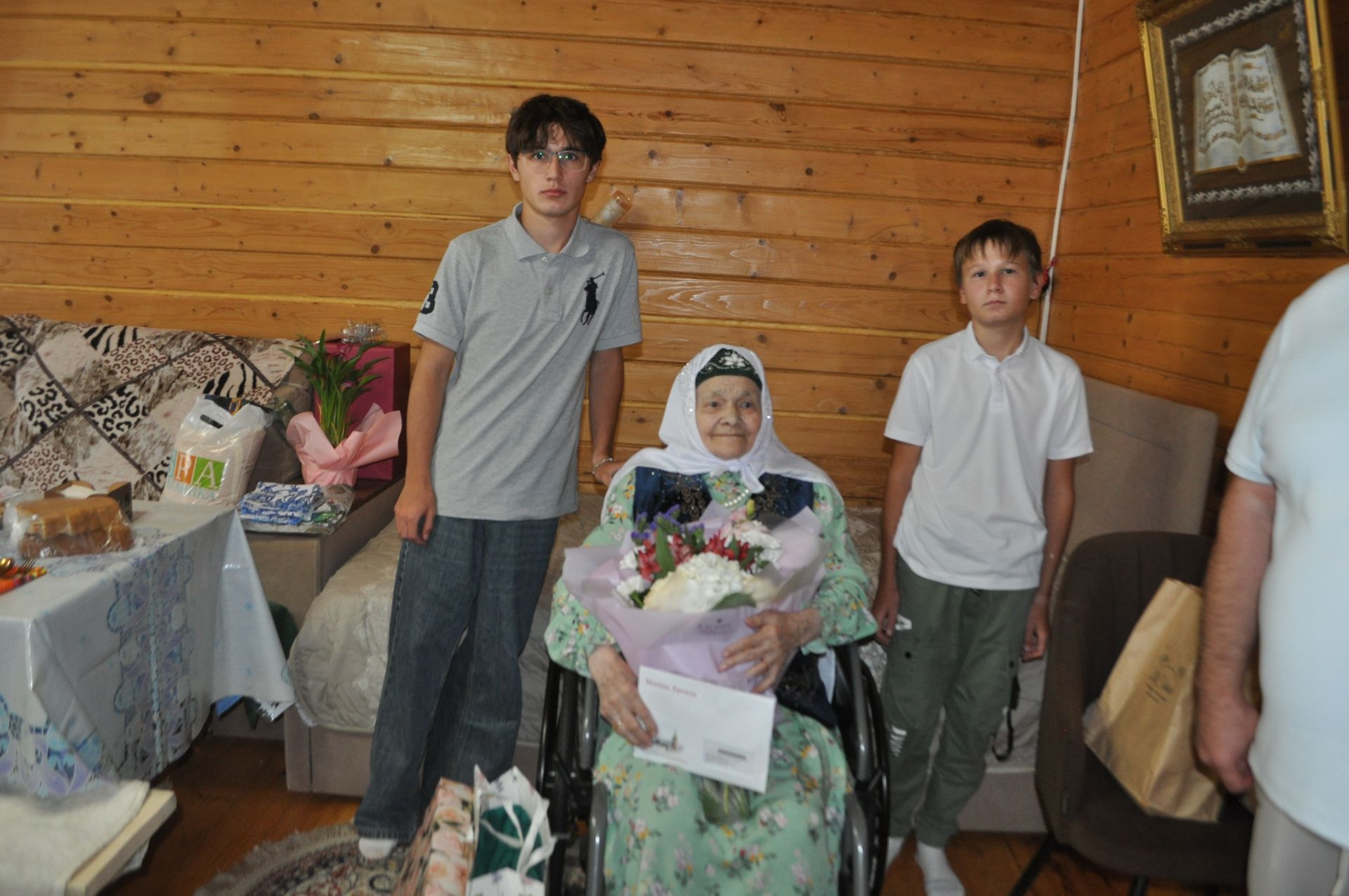«Елап түгел, елмаеп-көлеп яшәдем»: районыбызның икенче гасырын ваклаучы Тәкъмилә Халиковага 101 яшь тулды