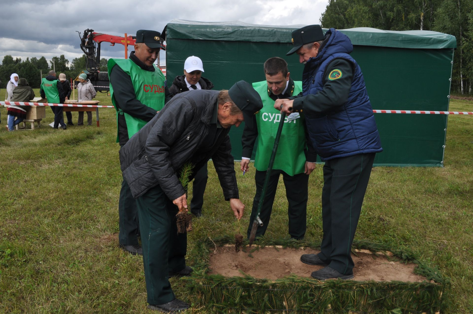 Равил Кузюров:  ”Саба урманчылары әйдәүчеләр сафында”/фоторепортаж