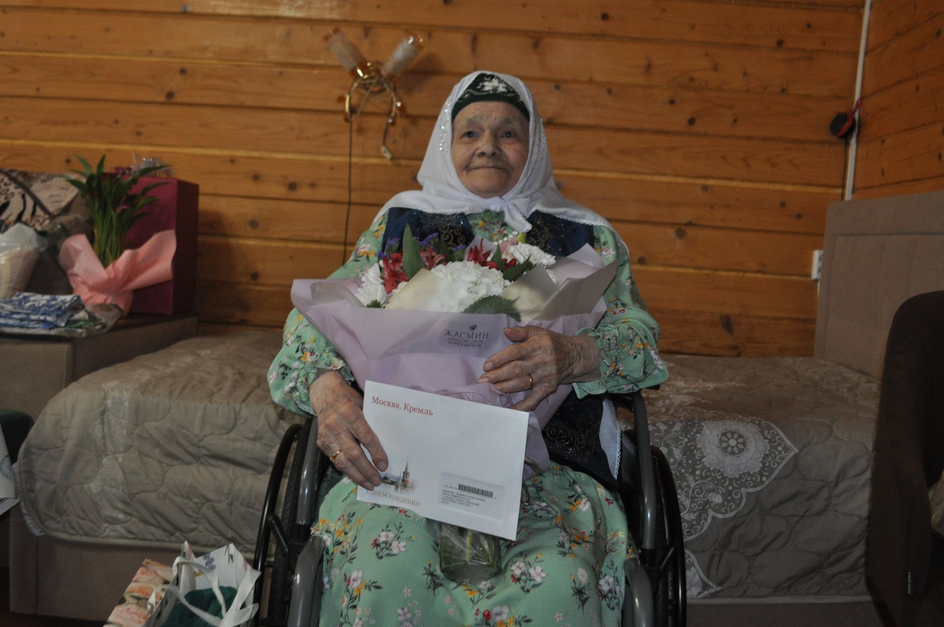 «Елап түгел, елмаеп-көлеп яшәдем»: районыбызның икенче гасырын ваклаучы Тәкъмилә Халиковага 101 яшь тулды
