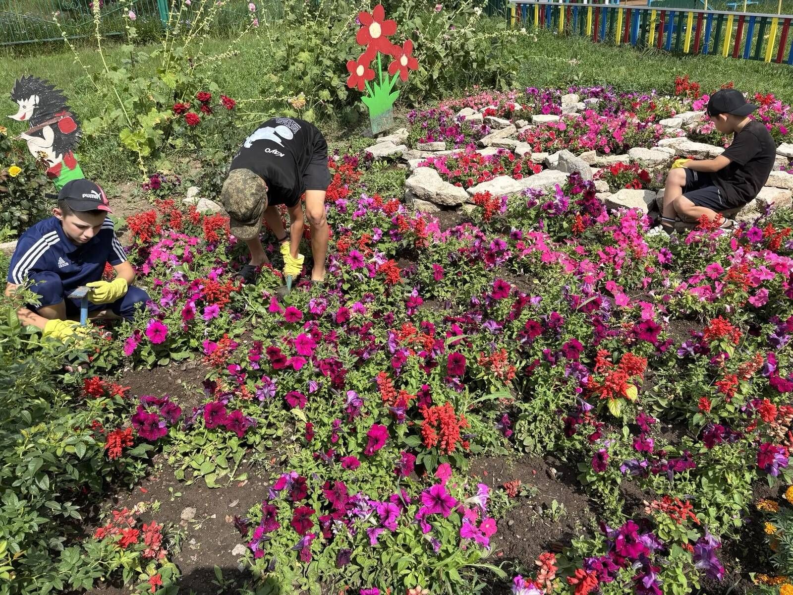 «Тургай» приютында хезмәт тәрбиясе: балалар теплицаларда мул уңыш үстерәләр