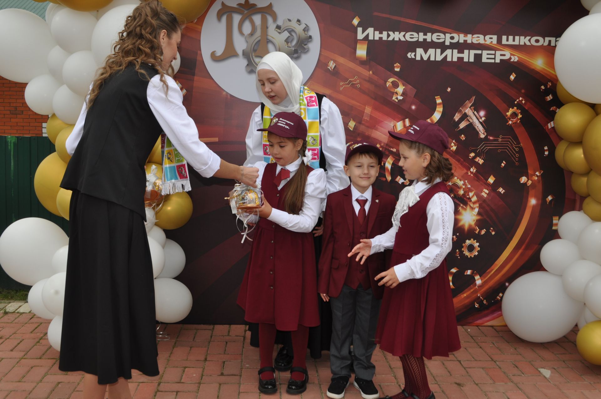 Миңгәр авылының инженер-башлангыч мәктәбендә 14 сабый парта артына утырды