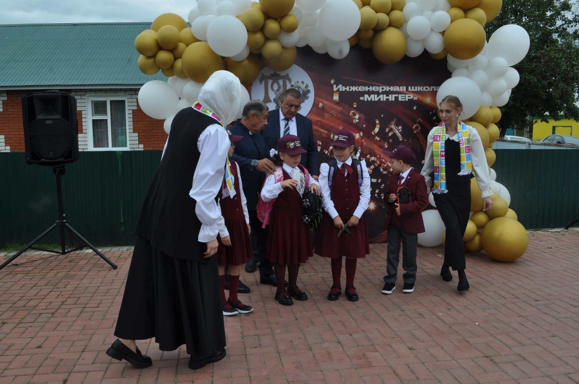 Миңгәр авылының инженер-башлангыч мәктәбендә 14 сабый парта артына утырды