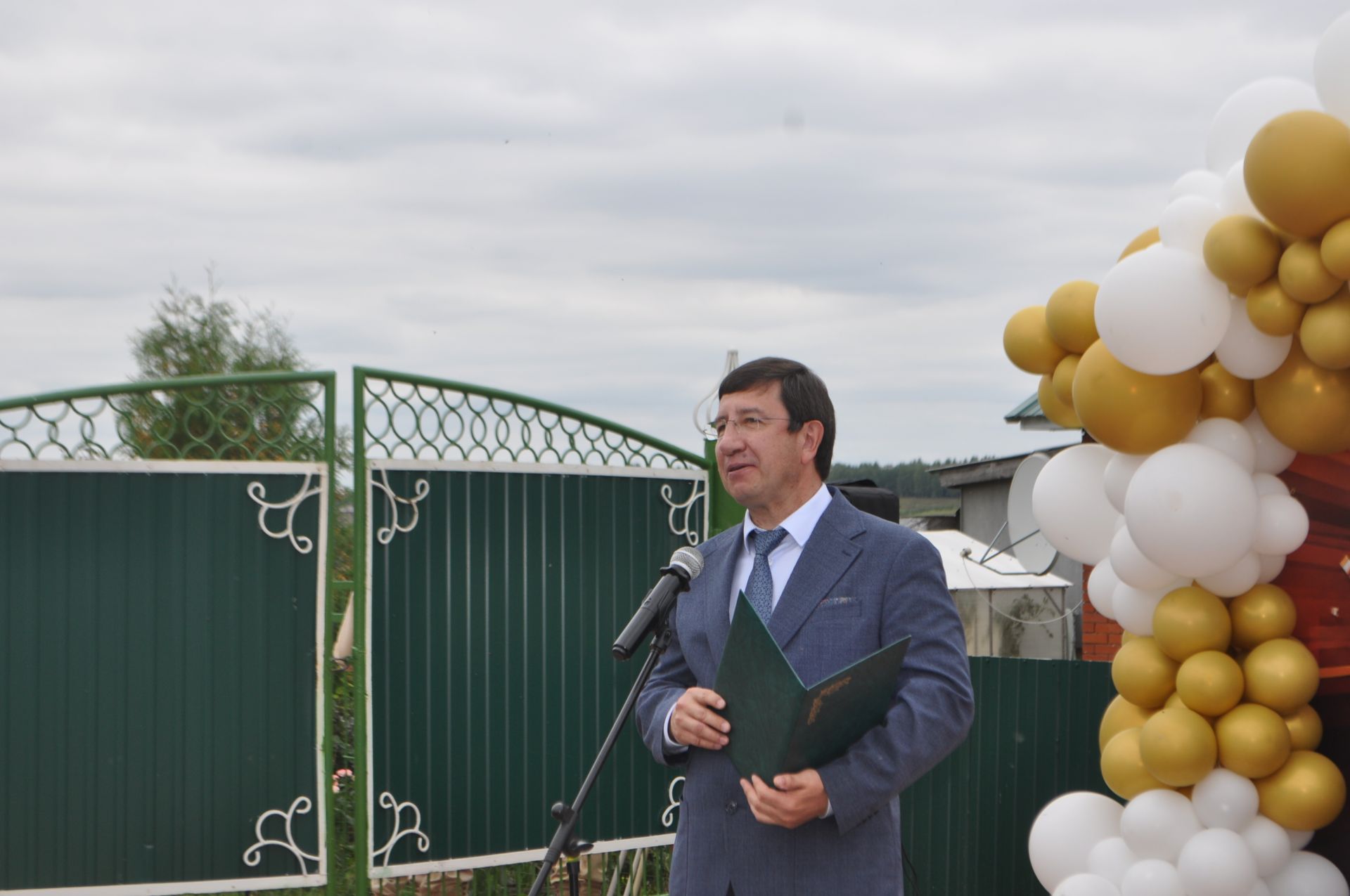 Миңгәр авылының инженер-башлангыч мәктәбендә 14 сабый парта артына утырды