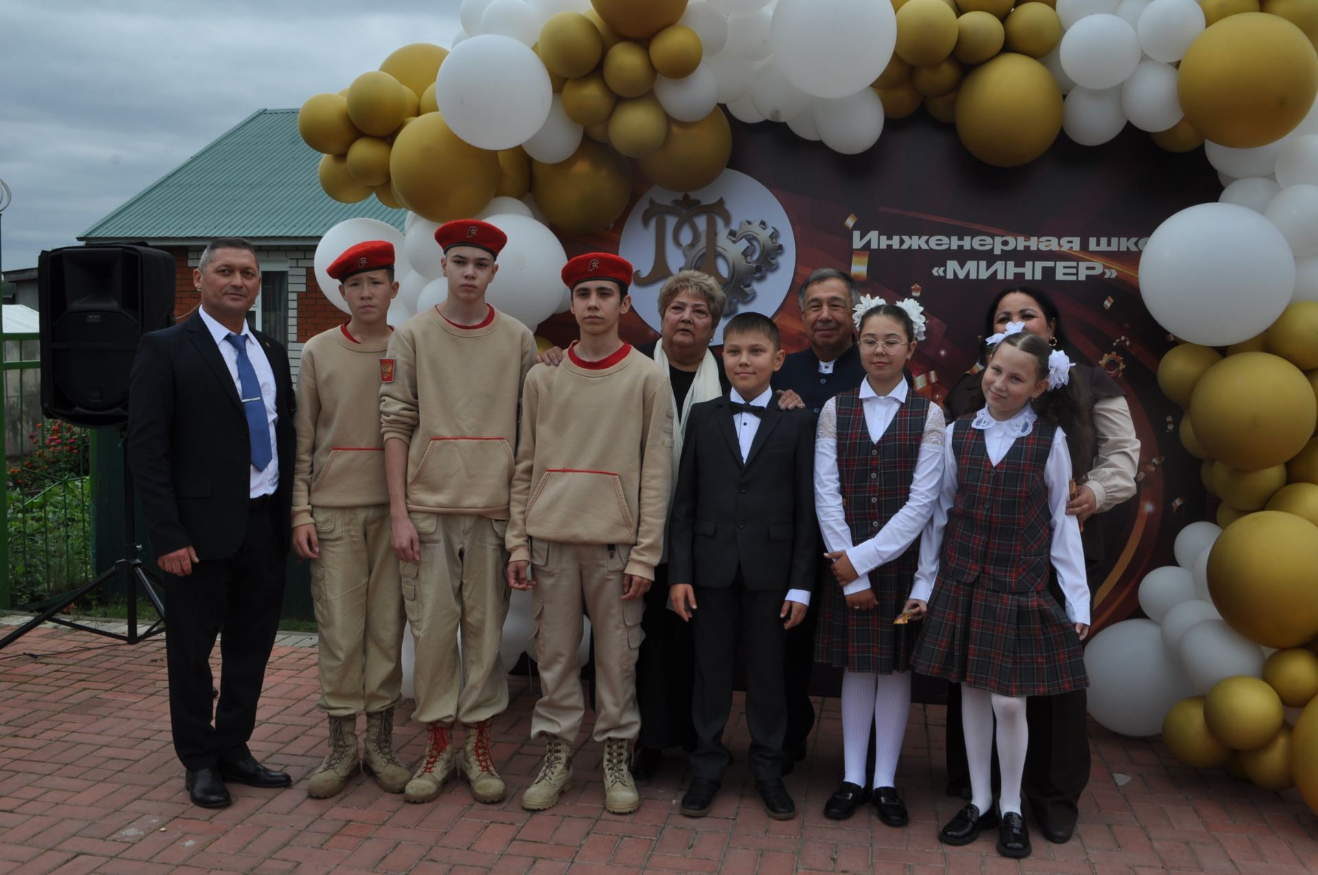 Миңгәр авылының инженер-башлангыч мәктәбендә 14 сабый парта артына утырды