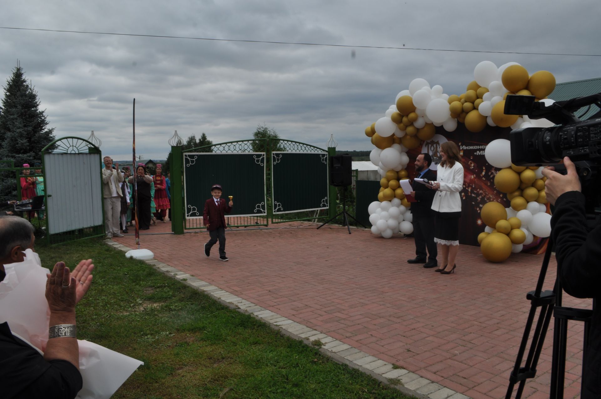 Миңгәр авылының инженер-башлангыч мәктәбендә 14 сабый парта артына утырды