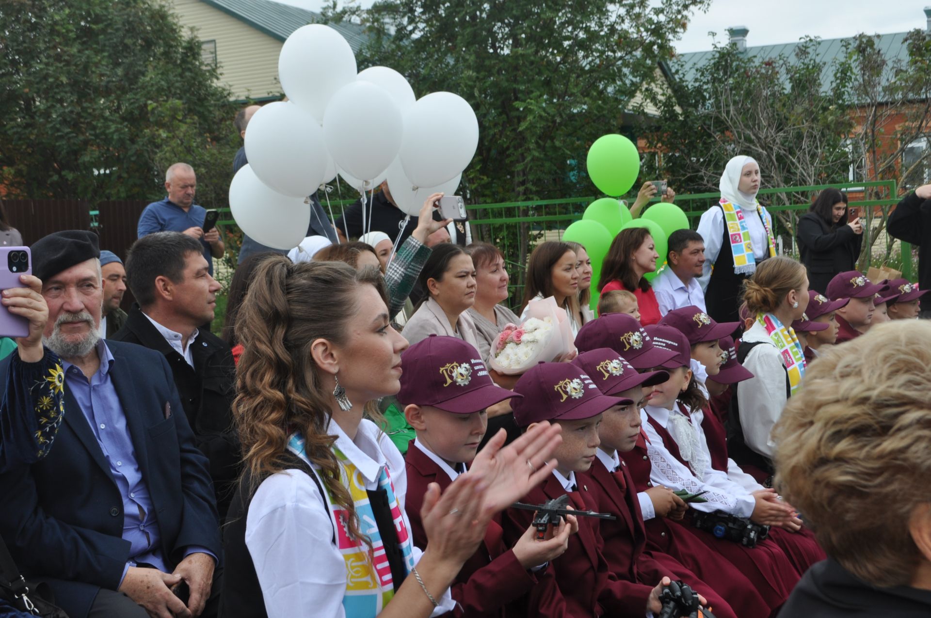 Миңгәр авылының инженер-башлангыч мәктәбендә 14 сабый парта артына утырды