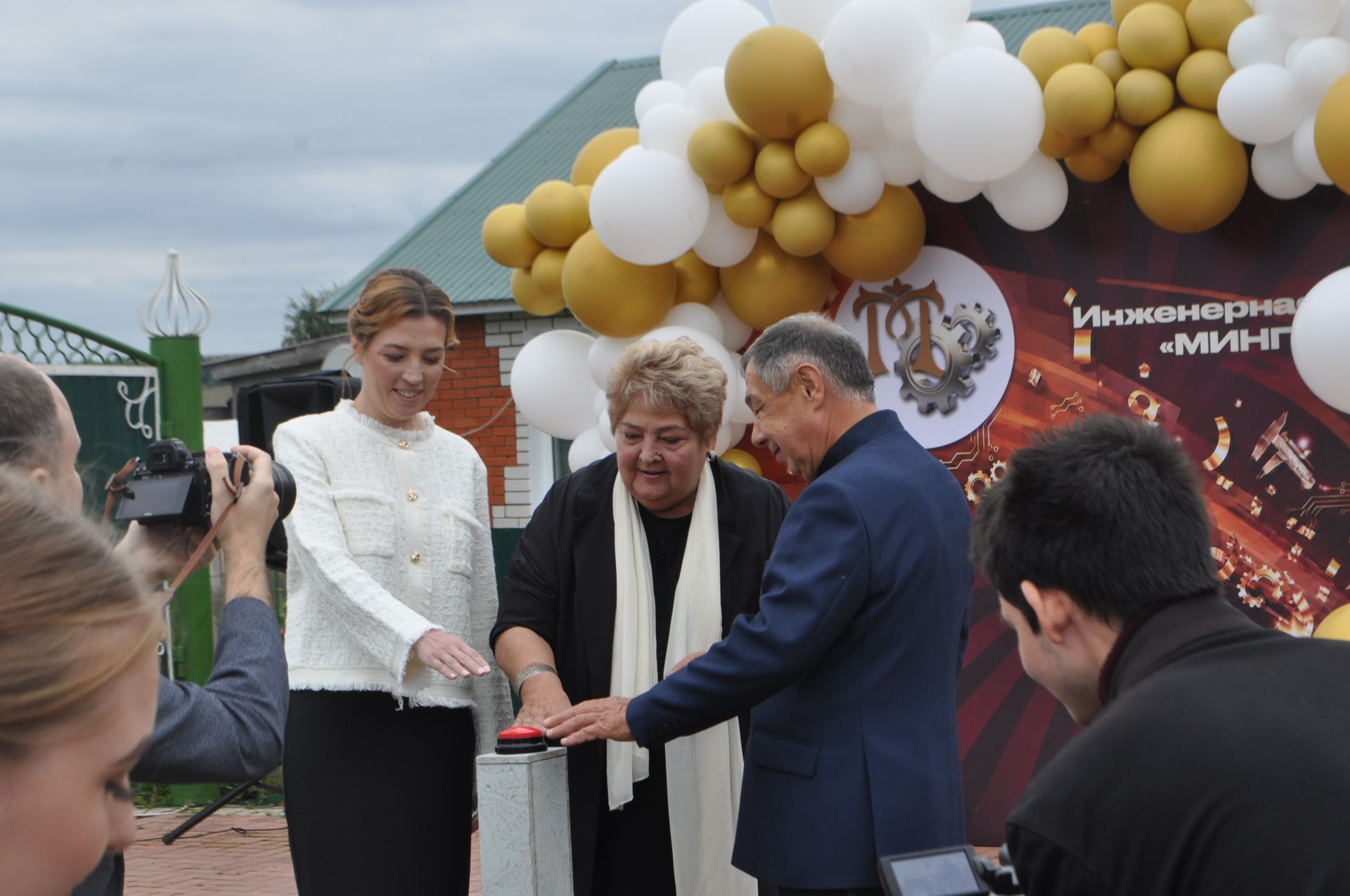 Миңгәр авылының инженер-башлангыч мәктәбендә 14 сабый парта артына утырды