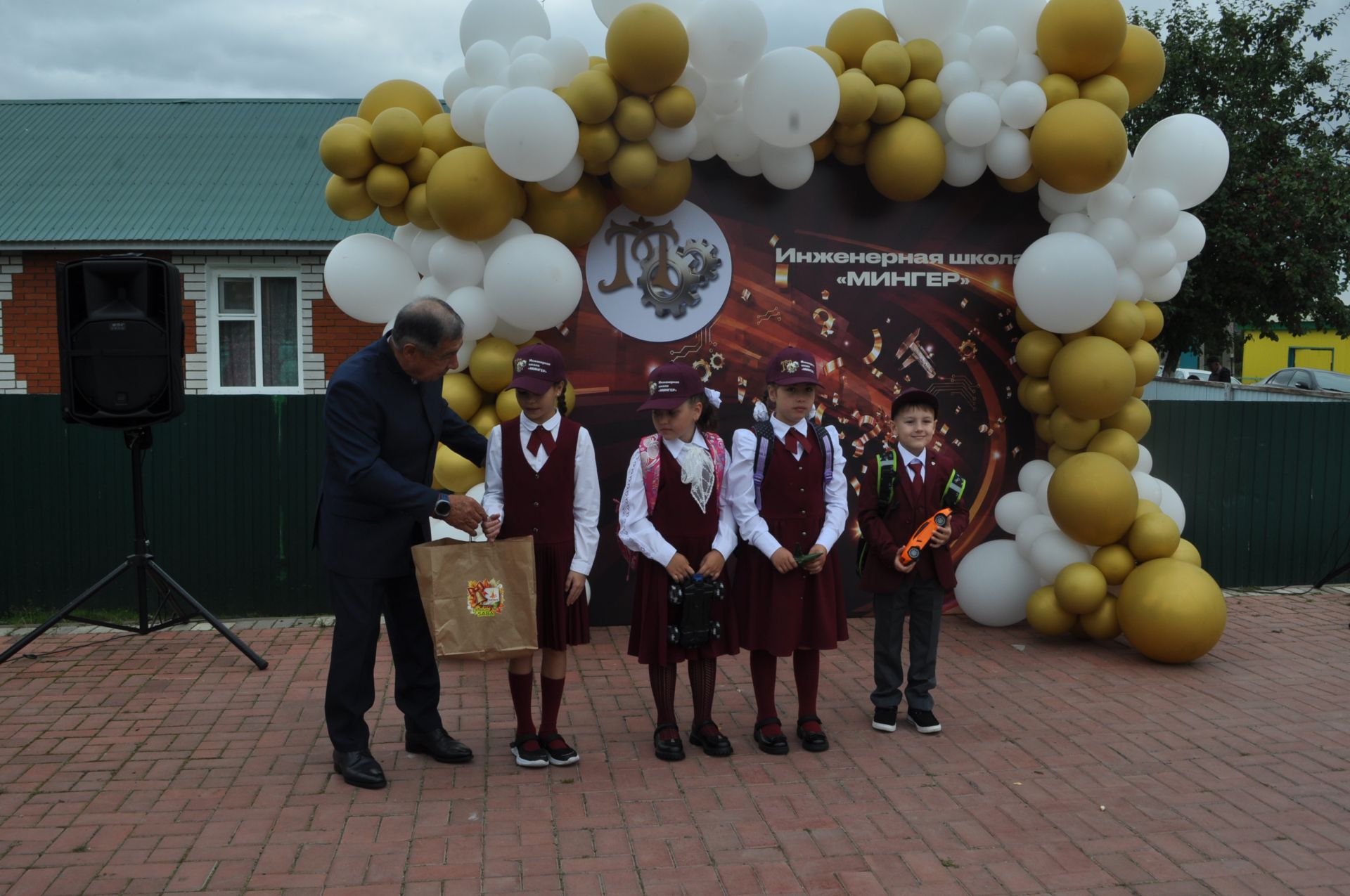 Миңгәр авылының инженер-башлангыч мәктәбендә 14 сабый парта артына утырды