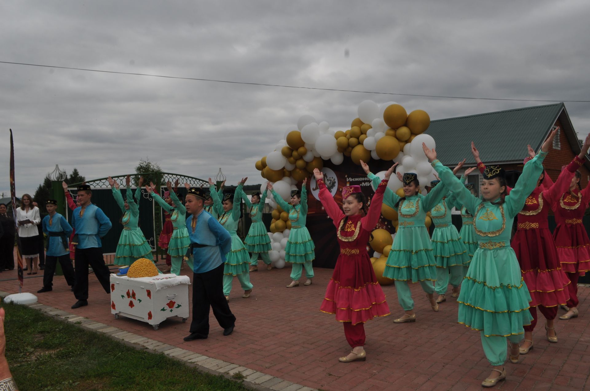 Миңгәр авылының инженер-башлангыч мәктәбендә 14 сабый парта артына утырды
