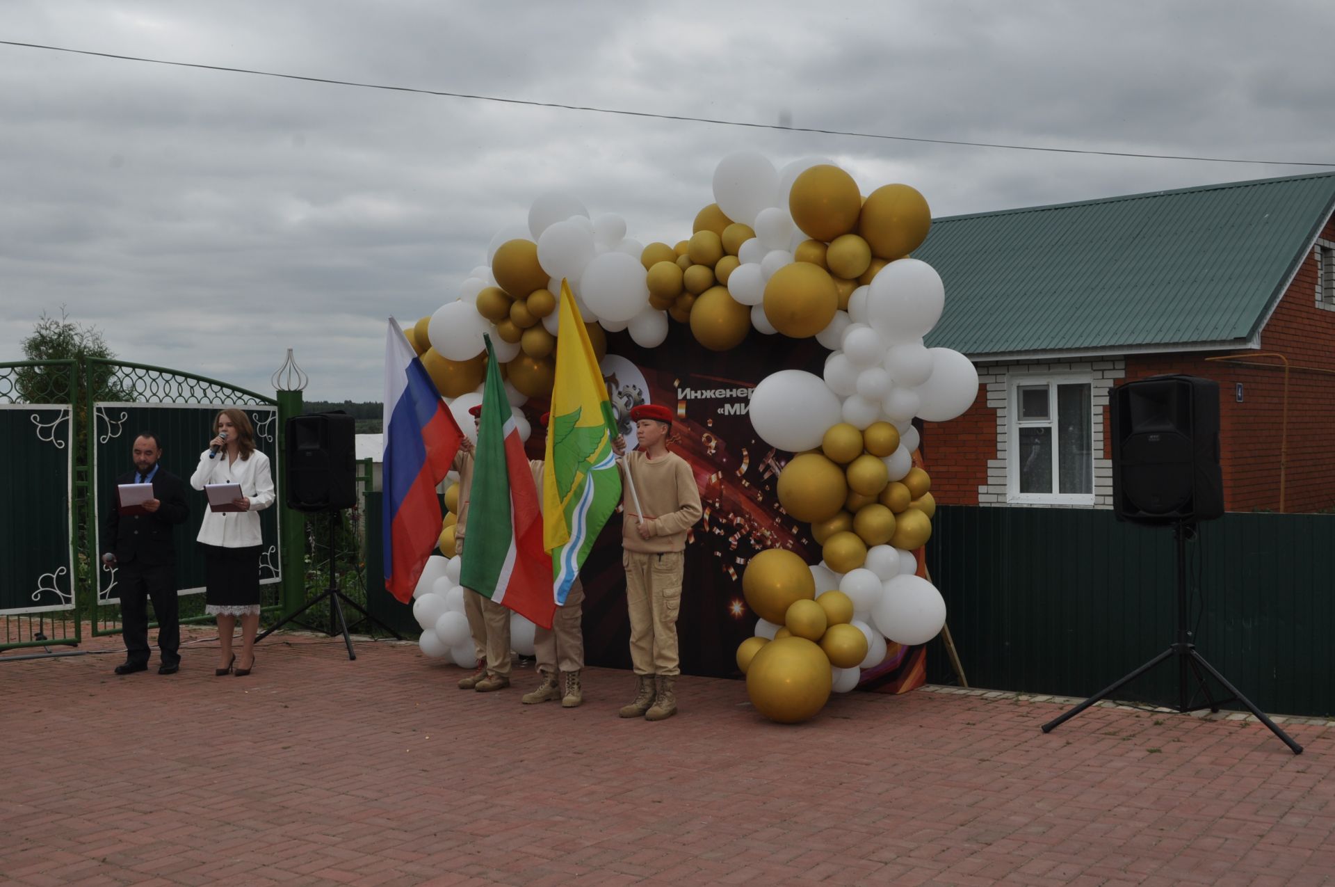 Миңгәр авылының инженер-башлангыч мәктәбендә 14 сабый парта артына утырды