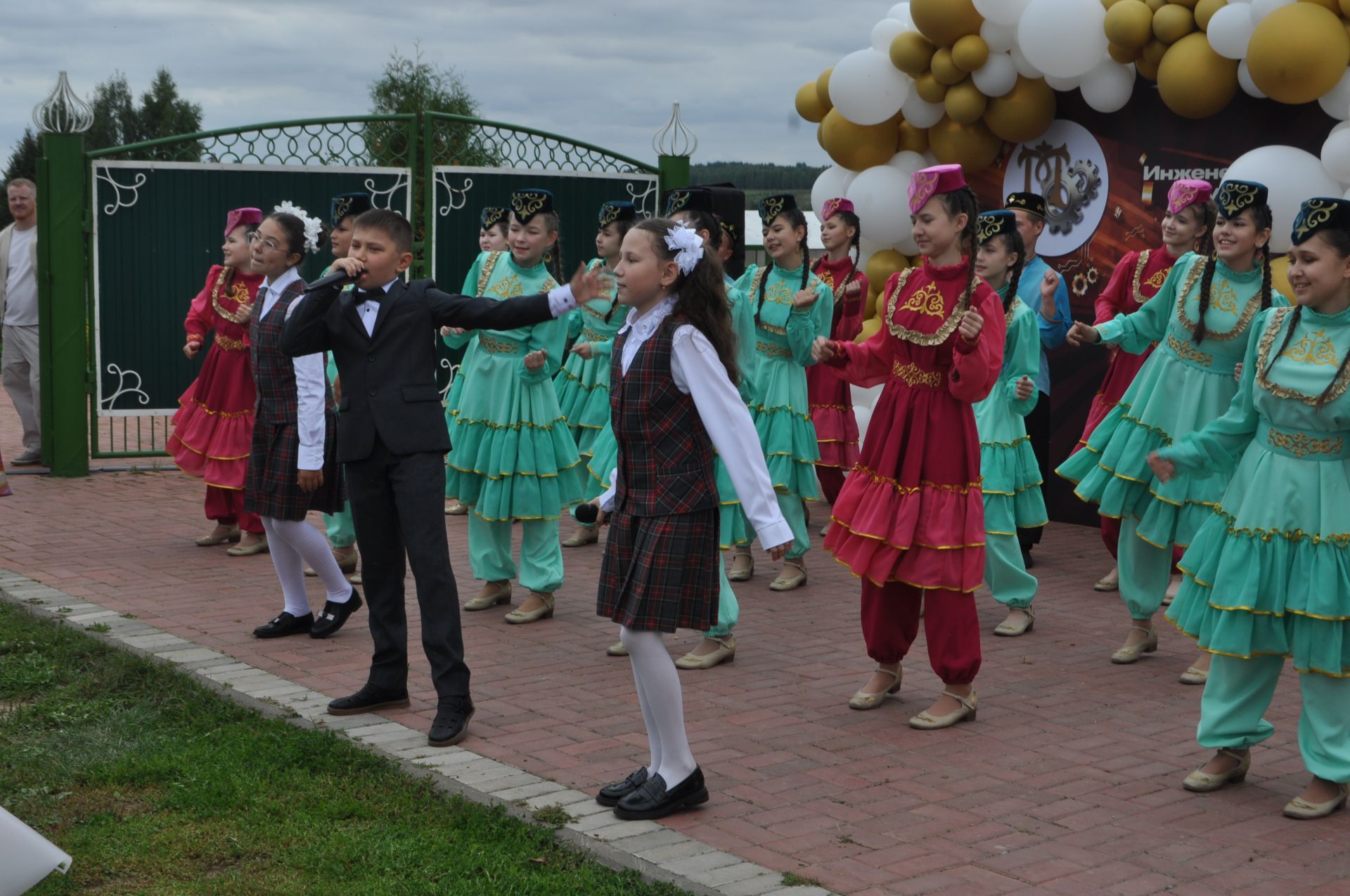 Миңгәр авылының инженер-башлангыч мәктәбендә 14 сабый парта артына утырды