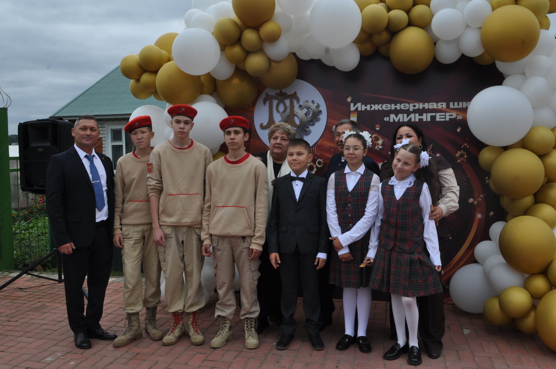 Миңгәр авылының инженер-башлангыч мәктәбендә 14 сабый парта артына утырды