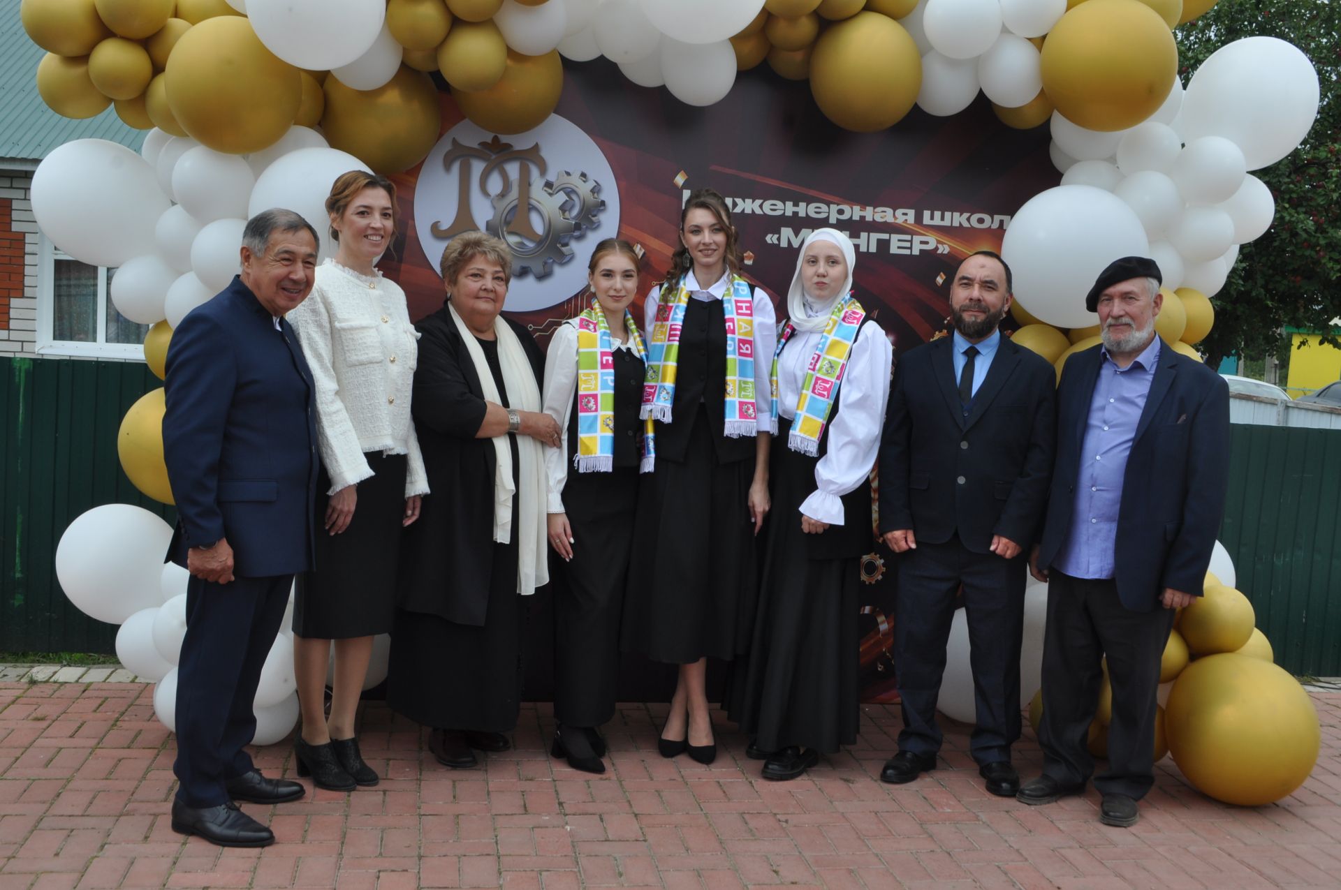 Миңгәр авылының инженер-башлангыч мәктәбендә 14 сабый парта артына утырды