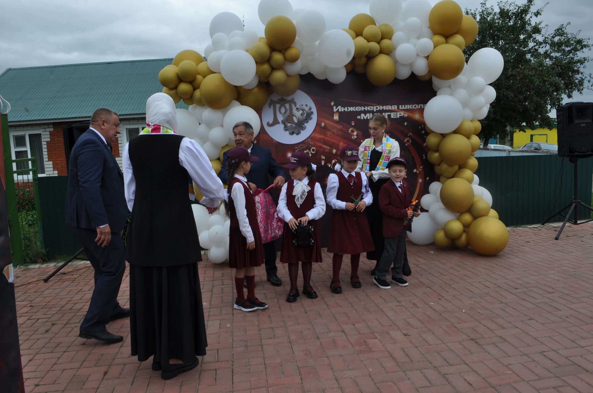 Миңгәр авылының инженер-башлангыч мәктәбендә 14 сабый парта артына утырды