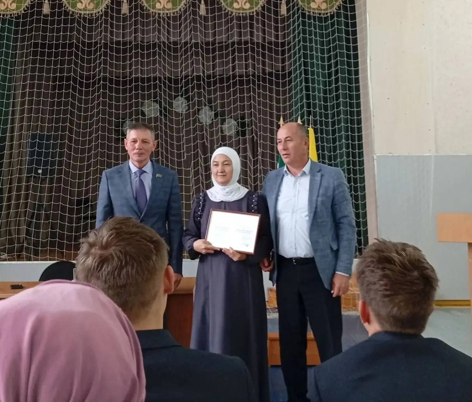 Олы Кибәче авылыннан СВО зонасына ярдәм өчен медаль белән бүләкләнгән волонтерлар тәбрикләнде