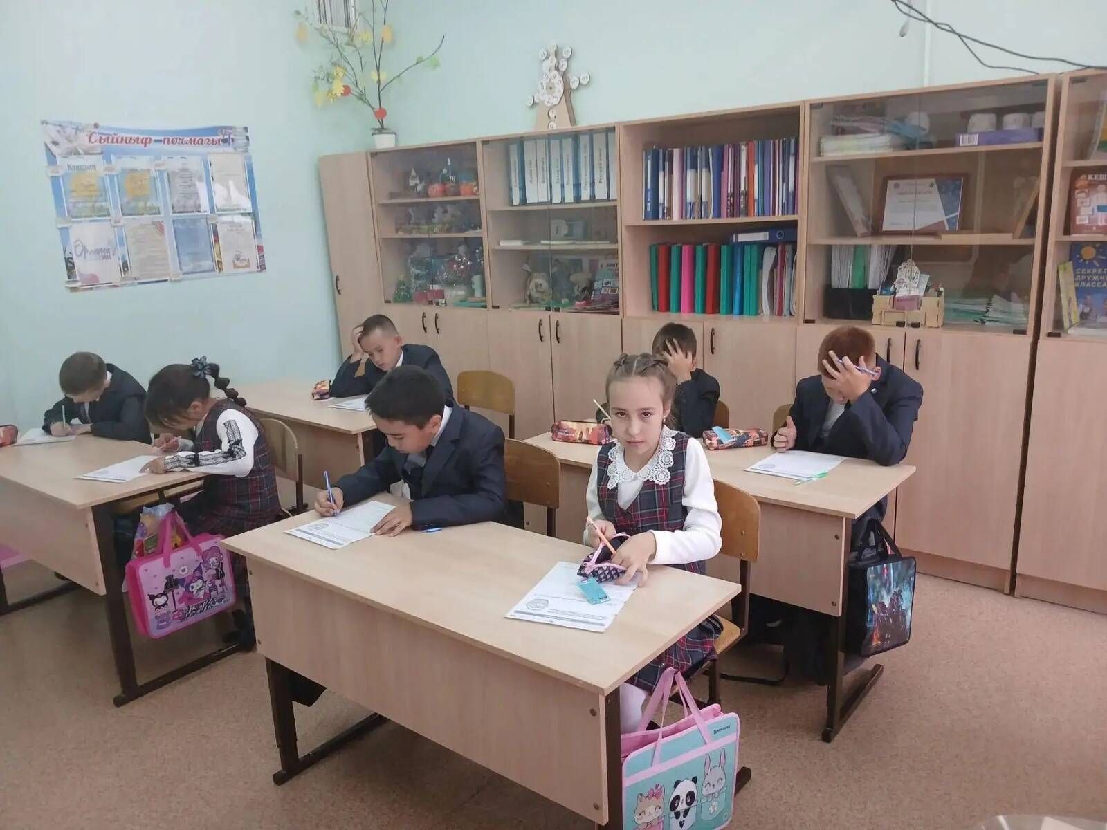 Олы Шыңар урта гомуми белем бирү мәктәбендә Белем бәйрәме