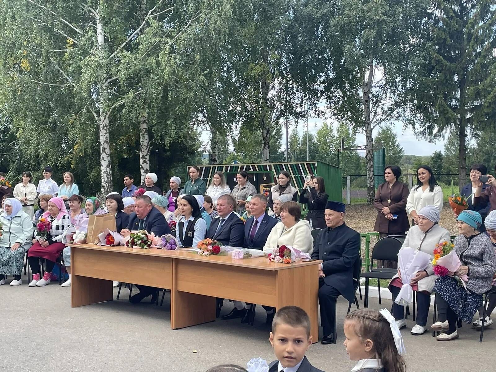 Олы Кибәче урта мәктәбендә яңа уку елы башланды: укучыларга уңышлар һәм кызыклы ачышлар телибез