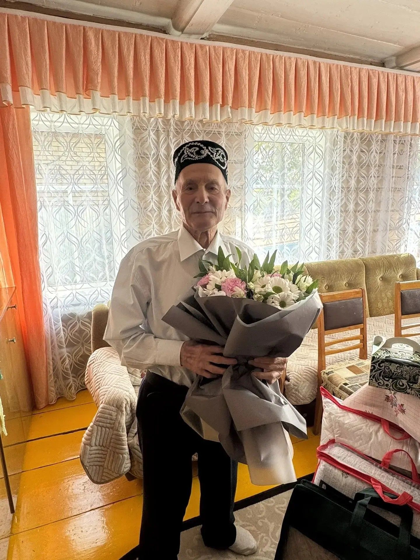 Эзмәдә яшәүче Борис Баһаветдинов 90 яшьлек юбилеен билгеләп үтте