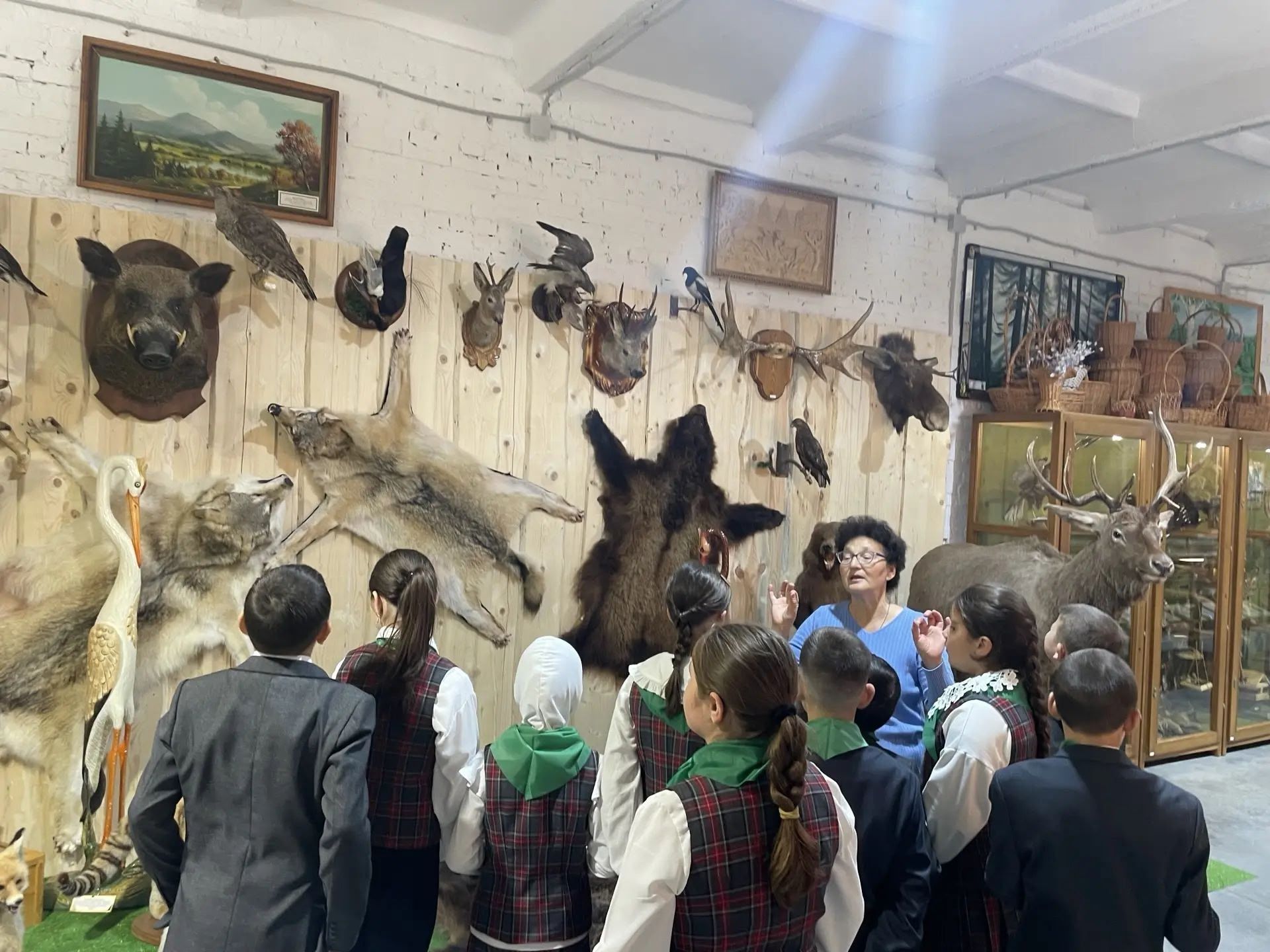 Урман серләренә төшенделәр: яшь урманчылар дендрологик бакчада булды