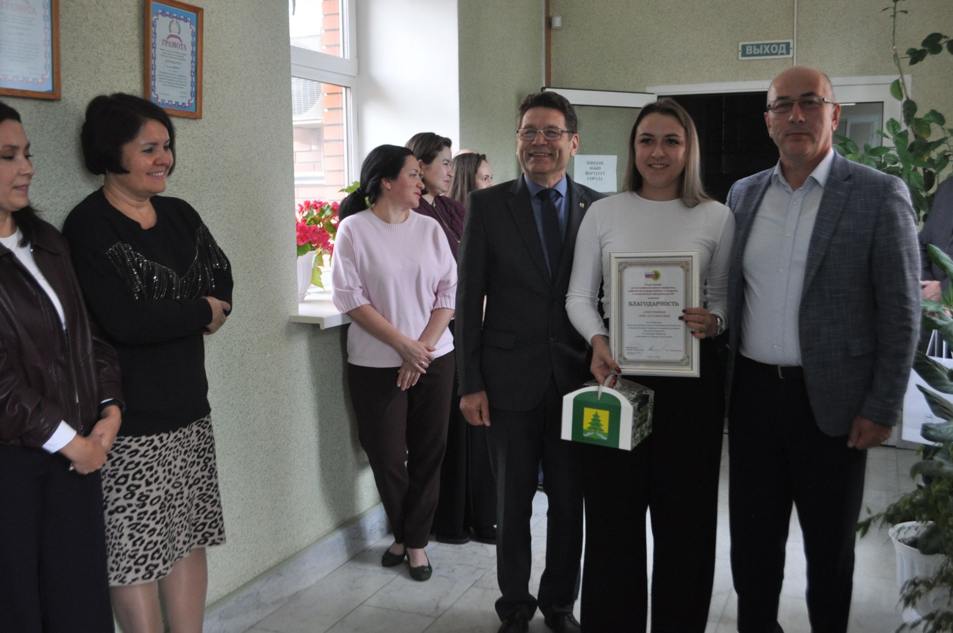 «Саба таңнары» баш мөхәррире финанс-бюджет палатасы коллективын һөнәри бәйрәмнәре белән котлады