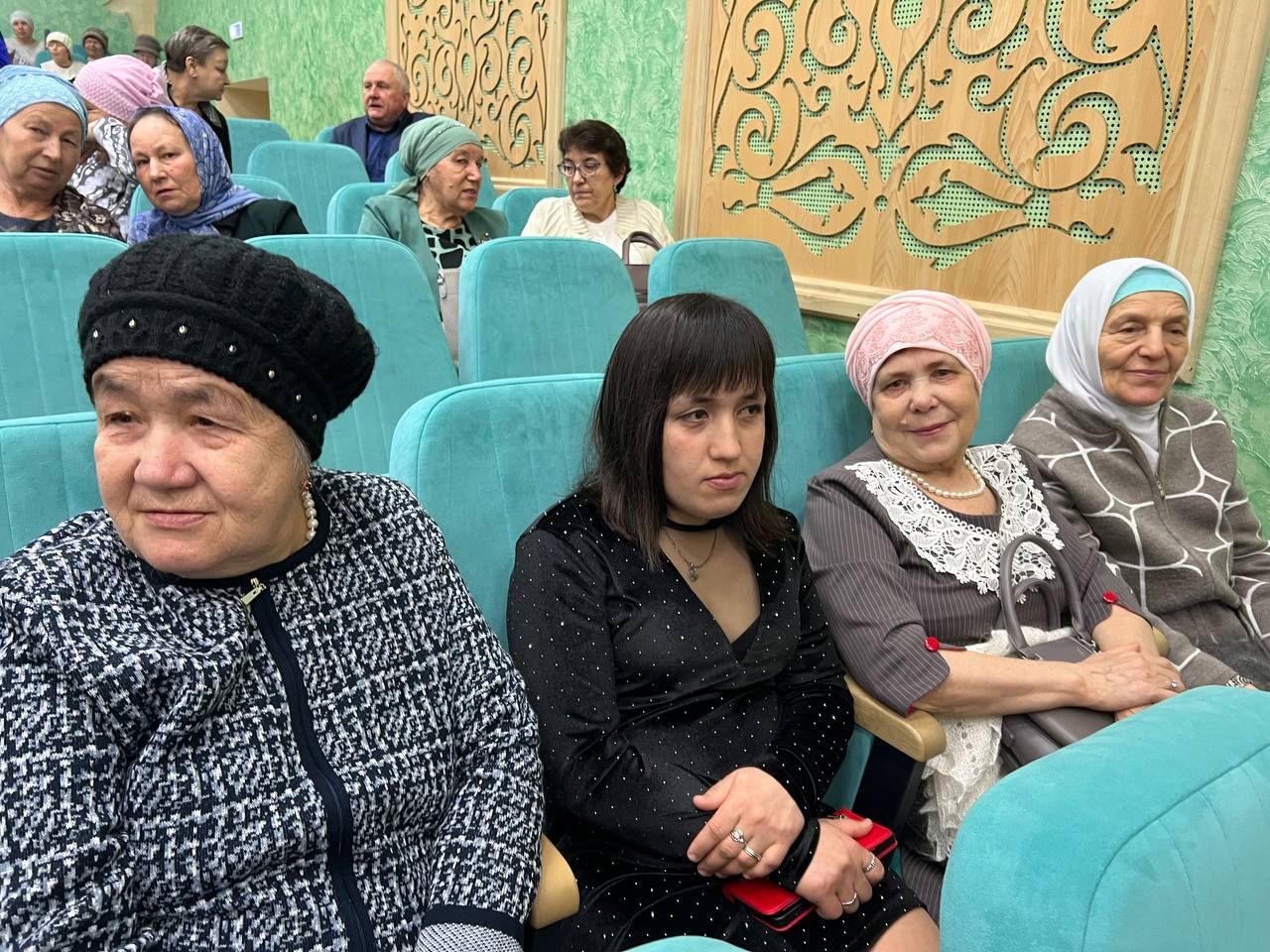 Халыкара хатын-кызлар көне уңаеннан район мәдәният йортында узган бәйрәм чарасыннан фоторепортаж