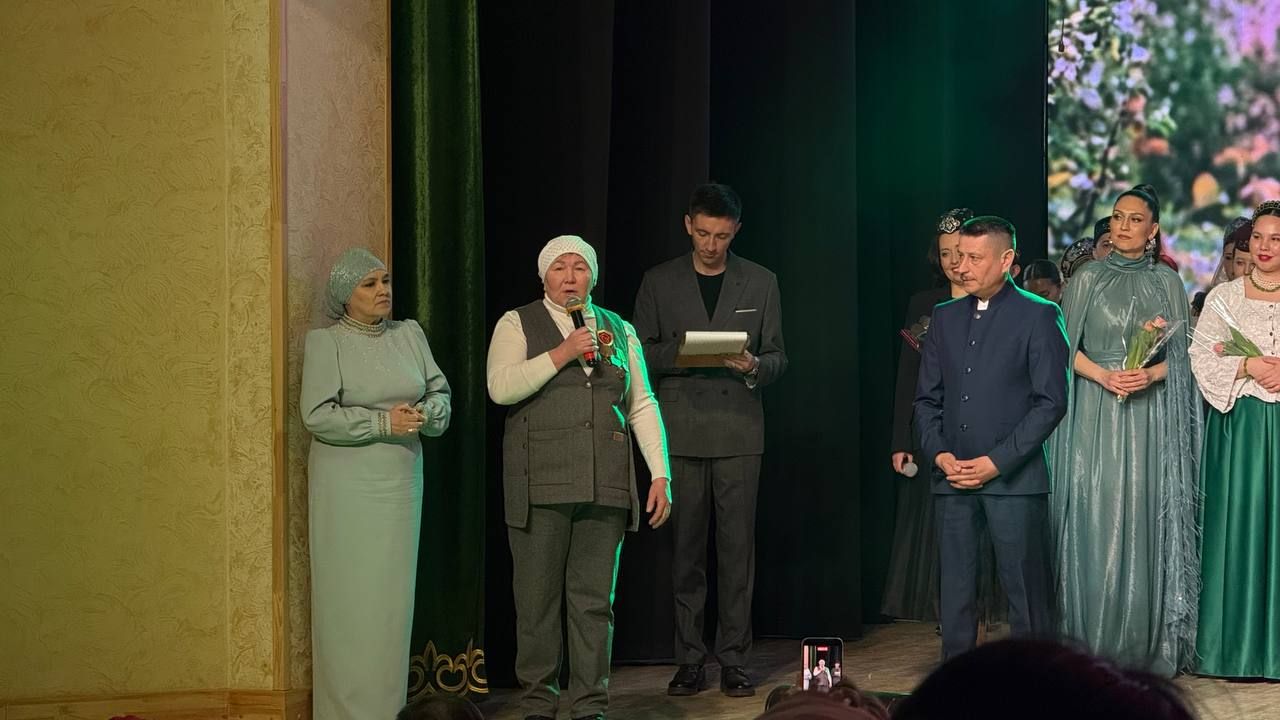 Халыкара хатын-кызлар көне уңаеннан район мәдәният йортында узган бәйрәм чарасыннан фоторепортаж