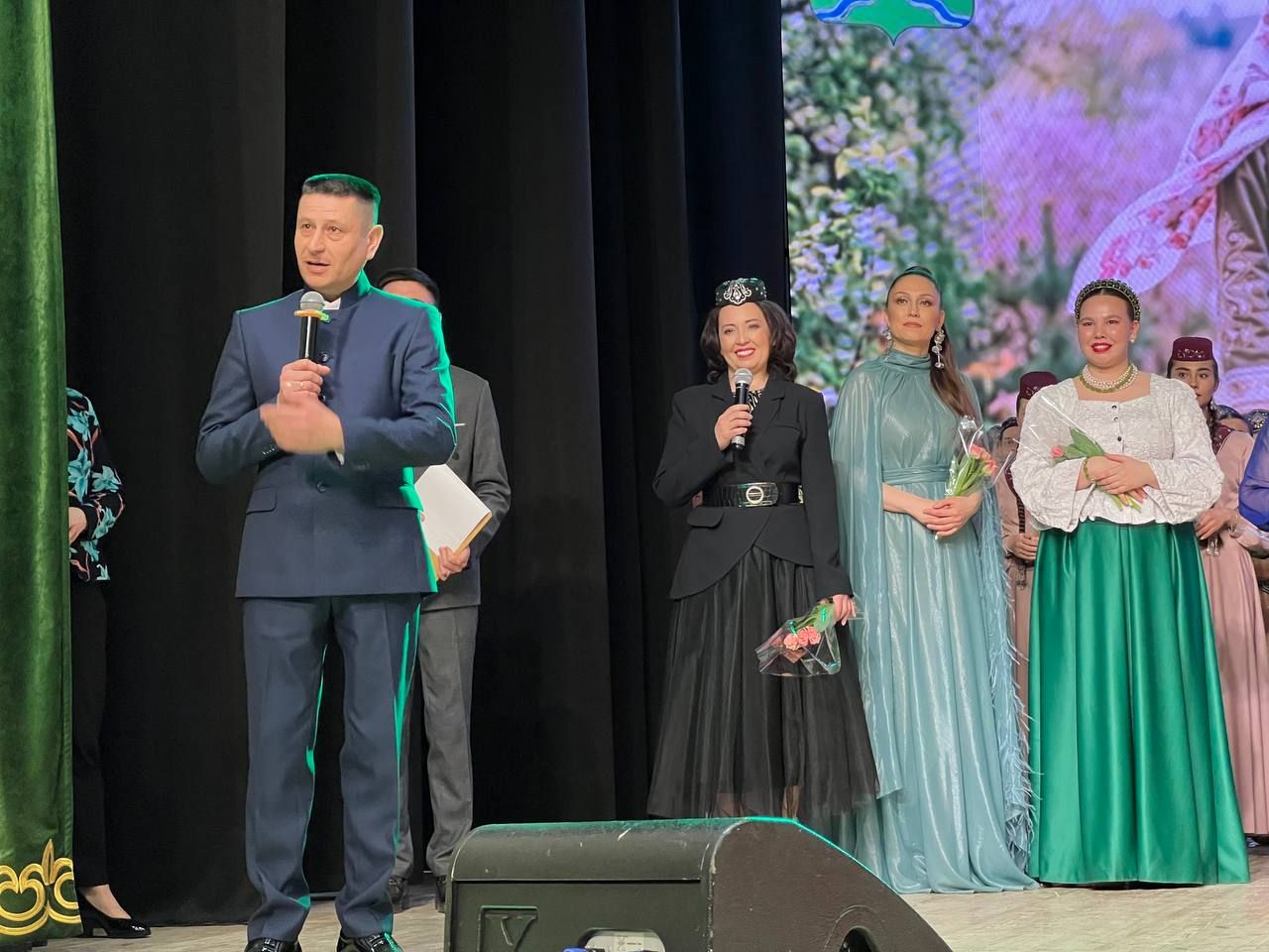 Халыкара хатын-кызлар көне уңаеннан район мәдәният йортында узган бәйрәм чарасыннан фоторепортаж