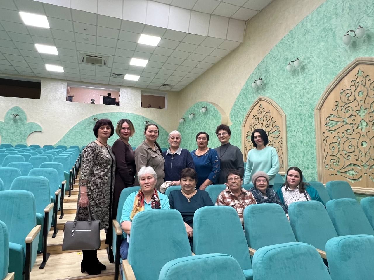 Халыкара хатын-кызлар көне уңаеннан район мәдәният йортында узган бәйрәм чарасыннан фоторепортаж
