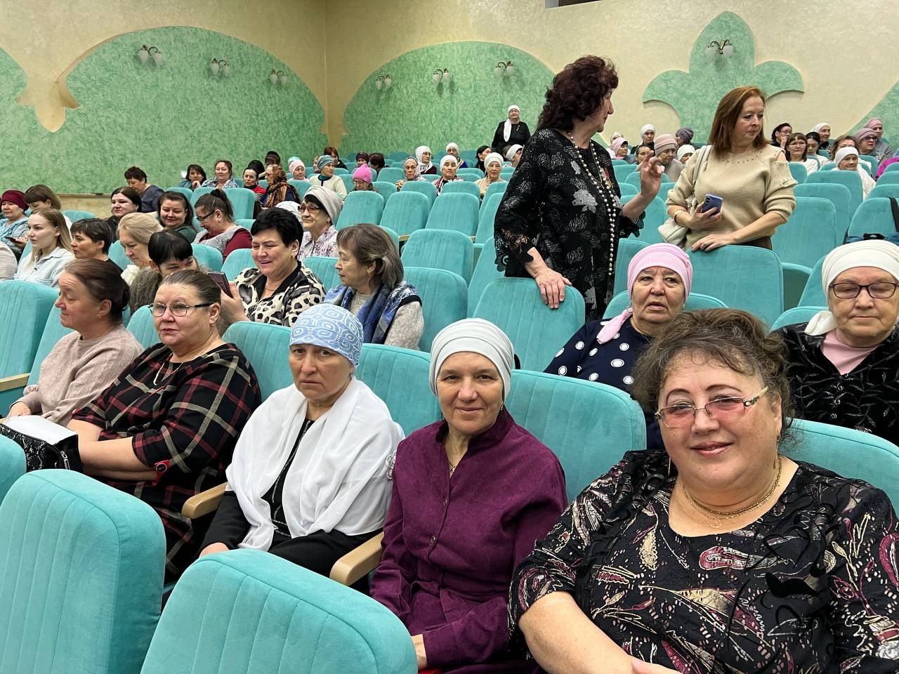 Халыкара хатын-кызлар көне уңаеннан район мәдәният йортында узган бәйрәм чарасыннан фоторепортаж