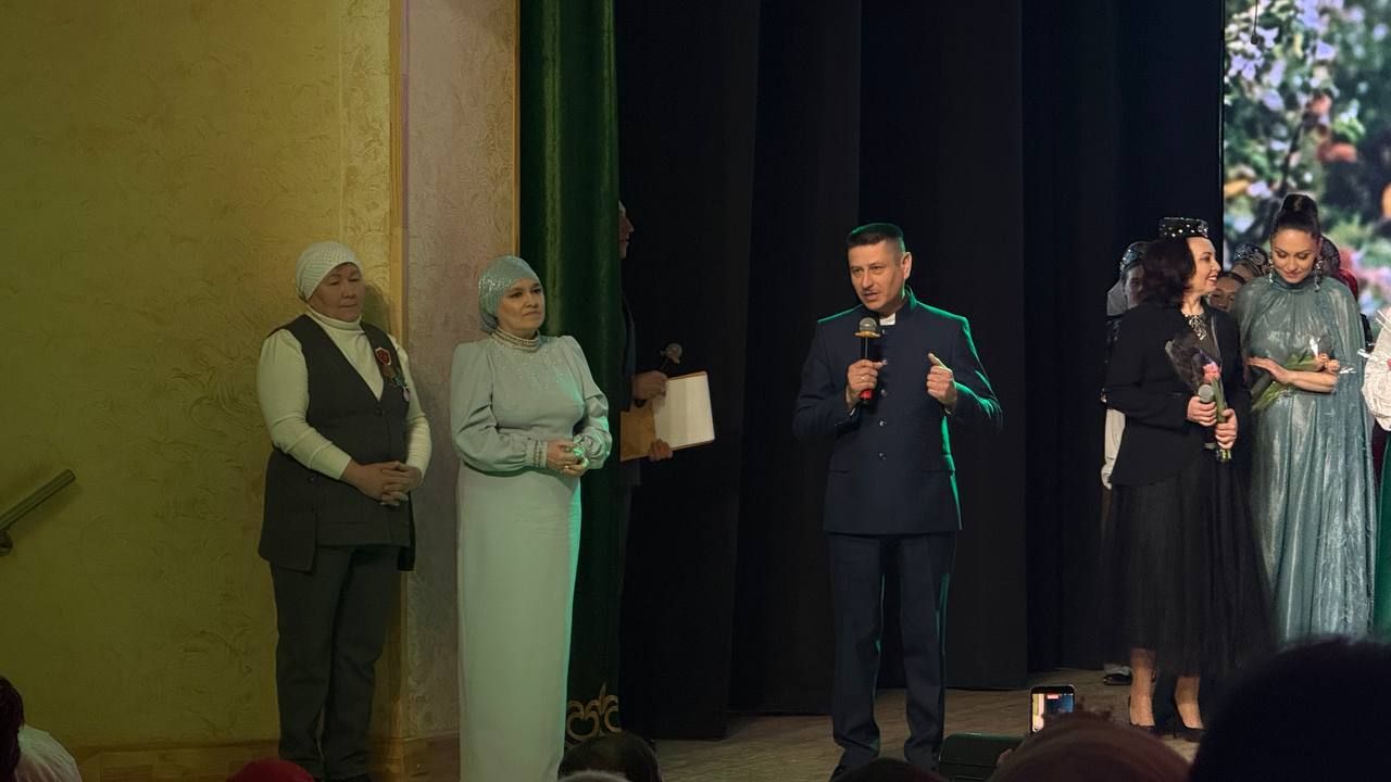 Халыкара хатын-кызлар көне уңаеннан район мәдәният йортында узган бәйрәм чарасыннан фоторепортаж