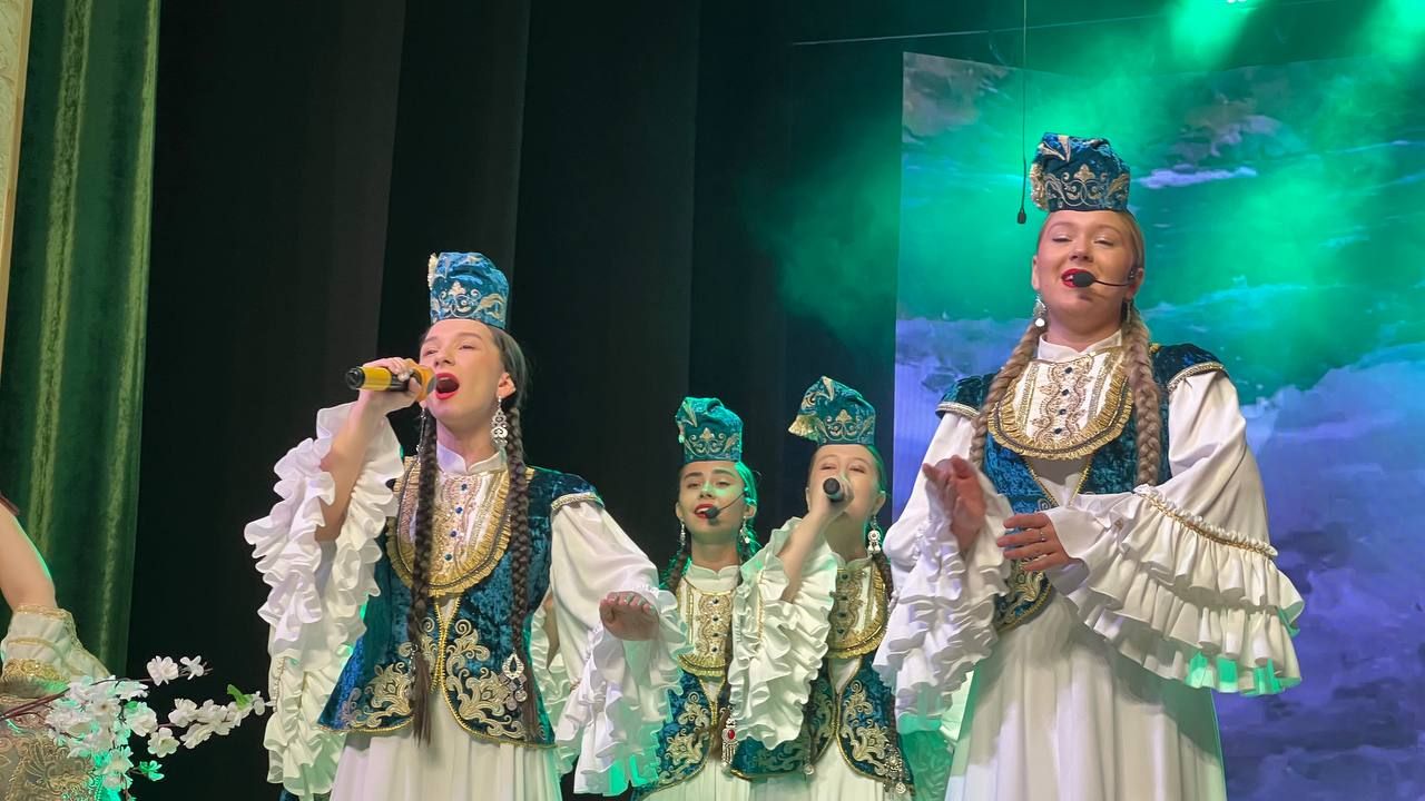 Халыкара хатын-кызлар көне уңаеннан район мәдәният йортында узган бәйрәм чарасыннан фоторепортаж